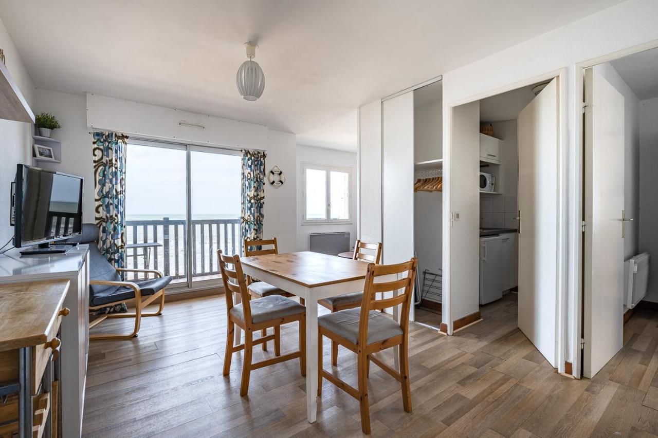 Charmant Appartement Face A La Mer Avec Balcon Houlgate Buitenkant foto