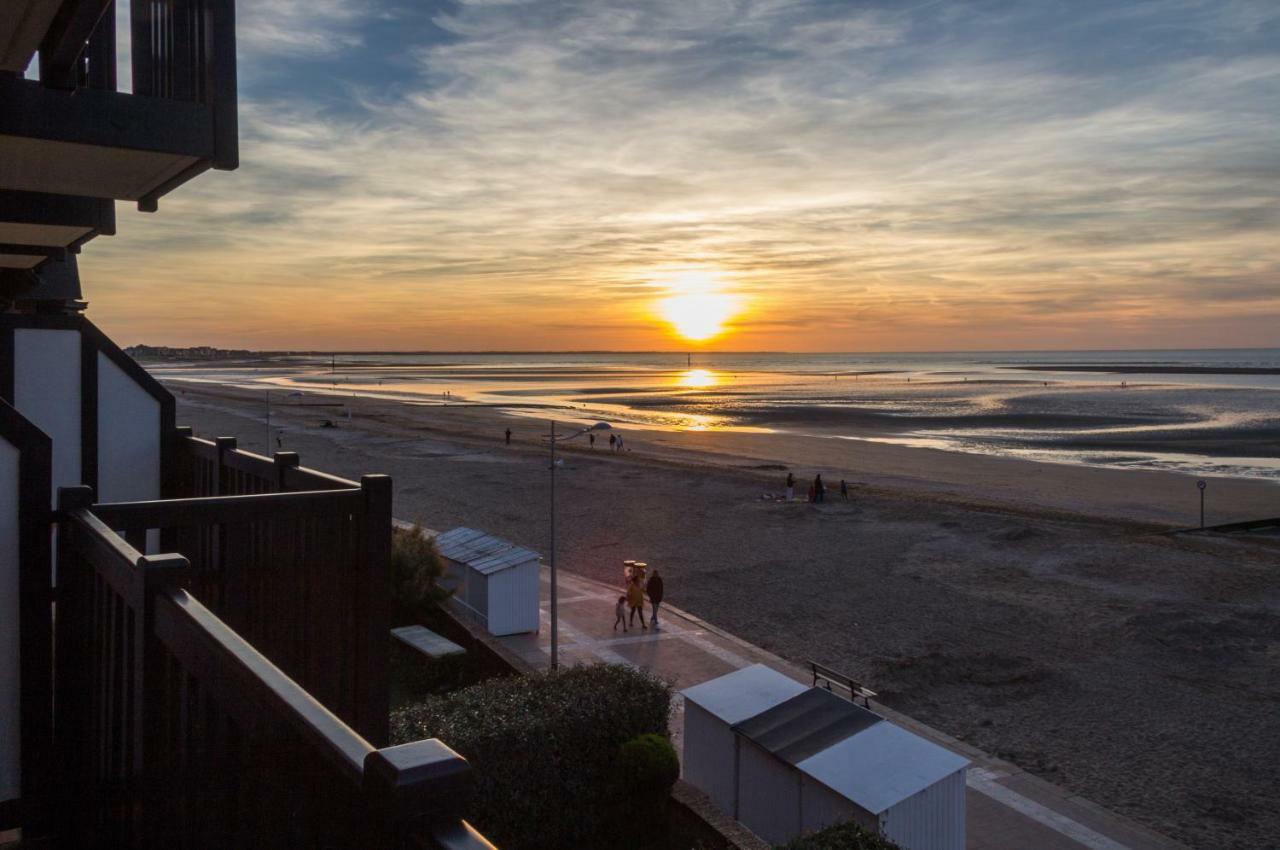 Charmant Appartement Face A La Mer Avec Balcon Houlgate Buitenkant foto