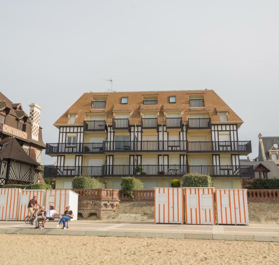 Charmant Appartement Face A La Mer Avec Balcon Houlgate Buitenkant foto